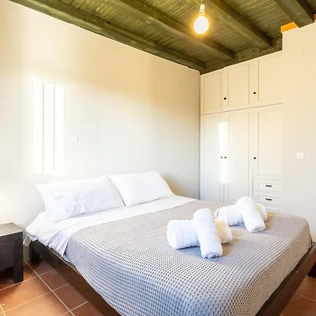 Elaion Hideaway - Uncover Petalidi's Secrets