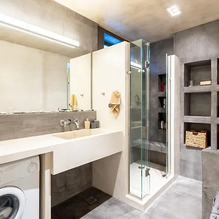 Elaion Hideaway - Uncover Petalidi's Secrets Karpofora