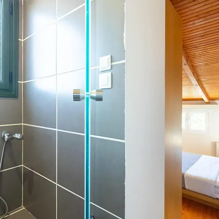 Elaion Hideaway - Uncover Petalidi's Secrets * Karpofora