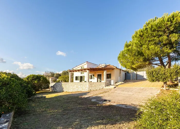 Elaion Hideaway - Uncover Petalidi's Secrets