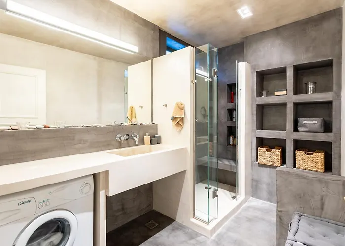 Elaion Hideaway - Uncover Petalidi's Secrets Karpofora