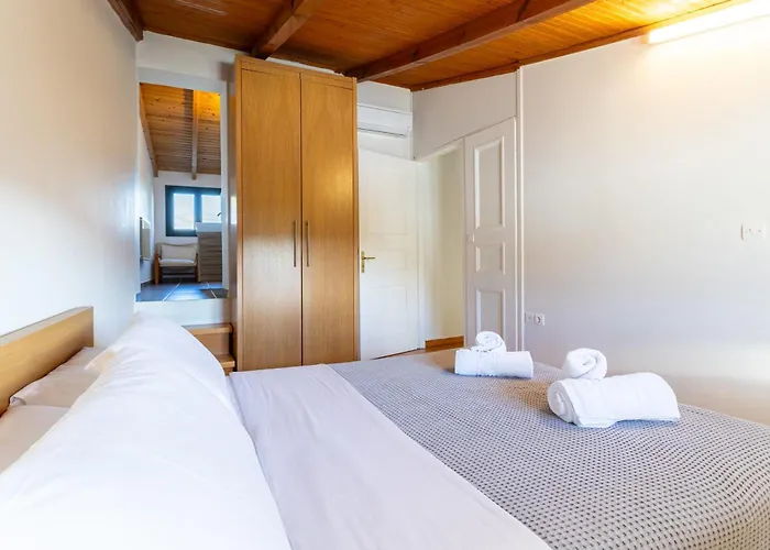 Elaion Hideaway - Uncover Petalidi's Secrets Σπίτι διακοπών Karpofora