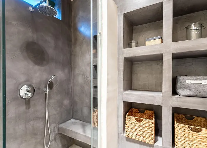 Elaion Hideaway - Uncover Petalidi's Secrets Karpofora